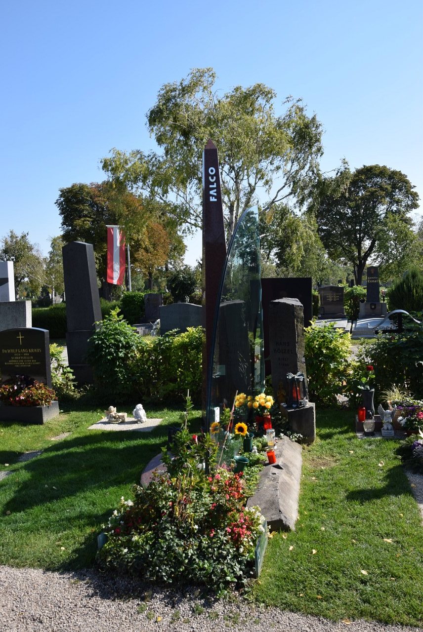 R. Jahn: Zentralfriedhof 30.09.2017 Grab Falco